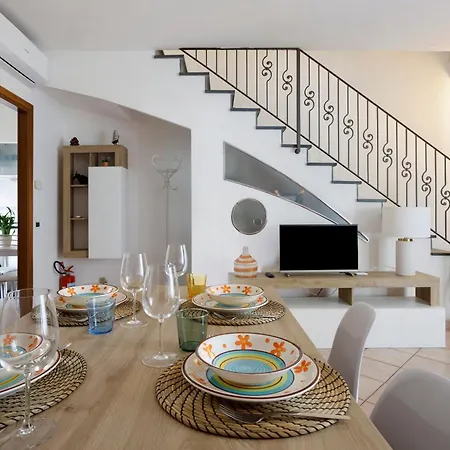 Nyaraló Villino Flora A *